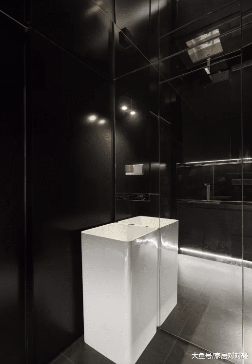 設計師自裝48㎡loft，全屋有質感極了！浴缸放在床旁邊，誰見過？