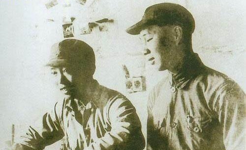 新中国的两位门神上将，一个是护驾将军，一个是空军司令