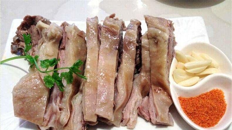 沙特国王贵族的美食，吃野草喝山泉，具有贵族血统的乌珠穆沁羊