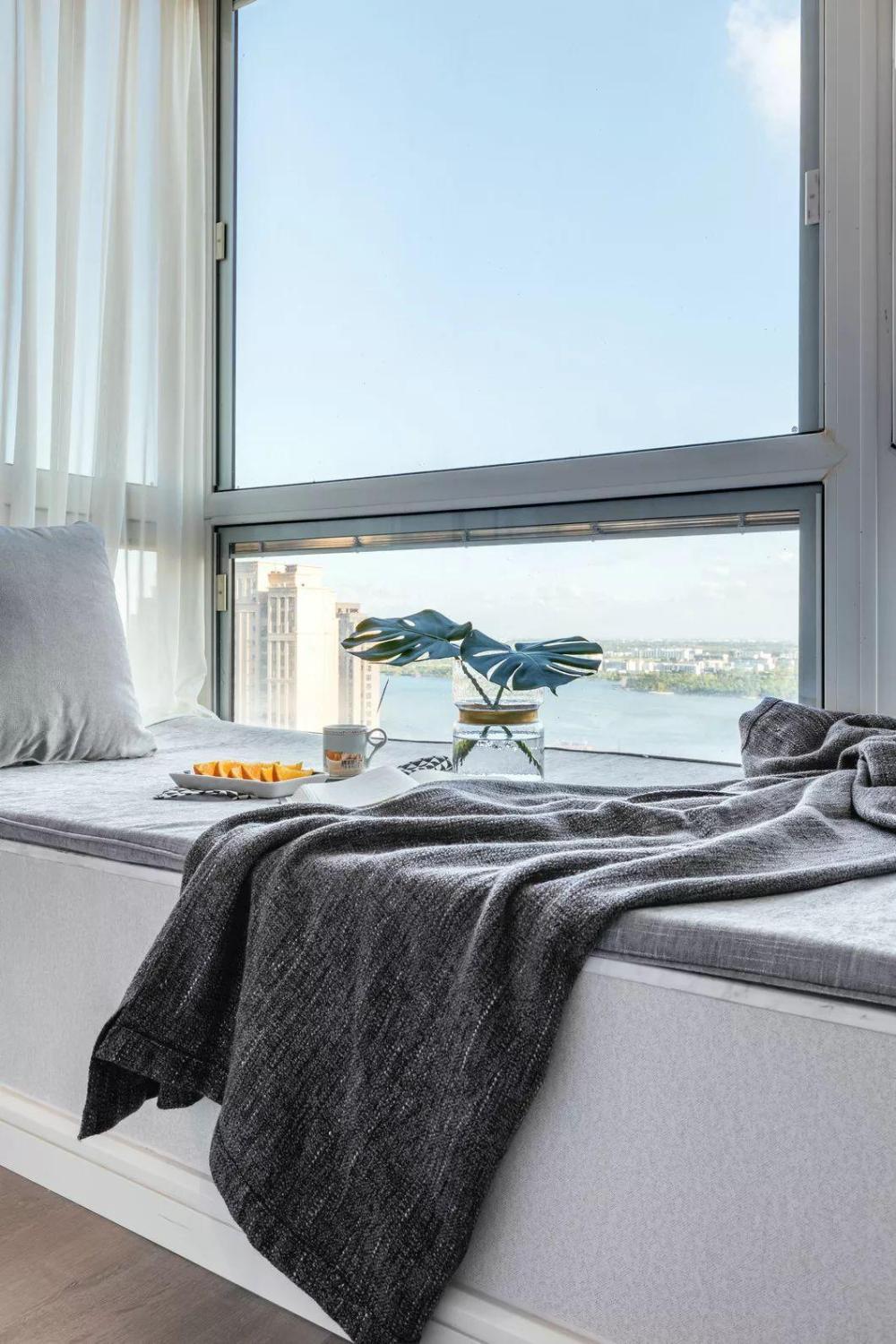 现代简约新房装修效果图，黑白配的餐厅竟这么时尚！