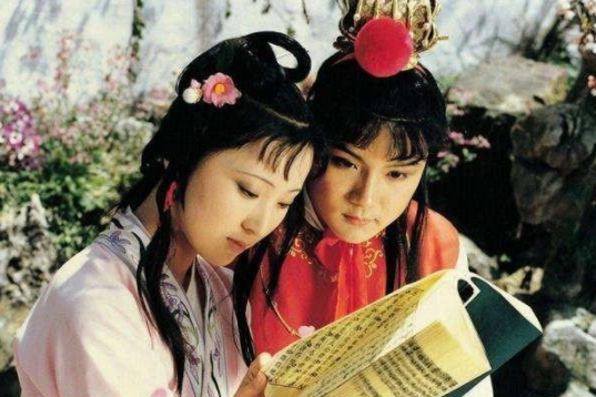 贾母临终前对别人都有交待，为何对薛宝钗只有一声叹息？