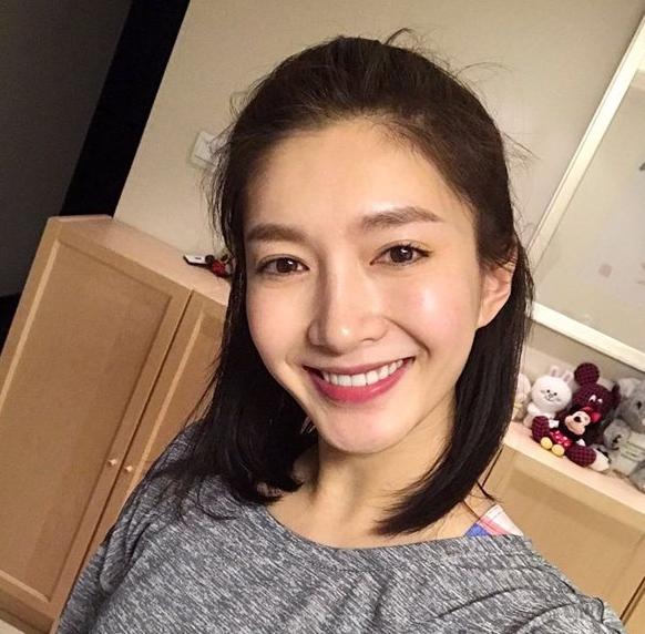 带你看看江疏影现实的豪宅，房子面积真大，头次见装修这么豪华