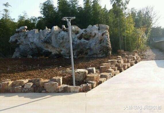 村里土豪2500平庄园别墅，花费650万成地标建筑，一个石头就50万