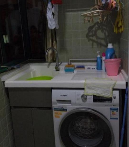 她上海买50平房摆下3张床，半个平方不浪费，卧室让网友全都点赞