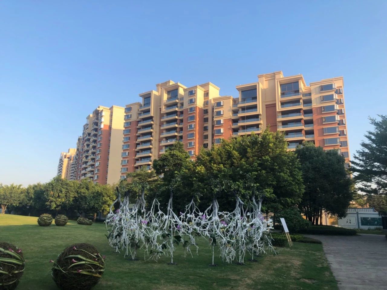 躺在浴缸里看江！一盏灯10多万，揭秘岛尖2000万豪宅