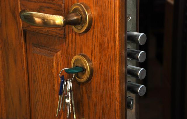 开发商装的门窗到底要不要换？我家没搞清楚，白白浪费了钱！