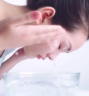 你脸上的油已经可以当镜子用了？教你5个小妙招，脸蛋嫩滑似豆腐