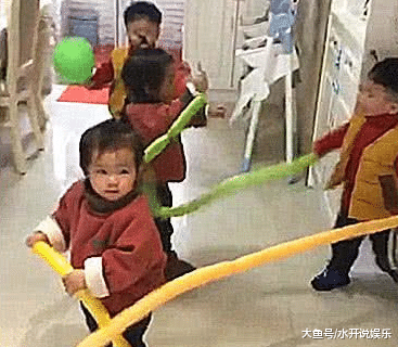 头胎双胞胎儿子，老公非要生个小情人，结果俩女儿，这下热闹了