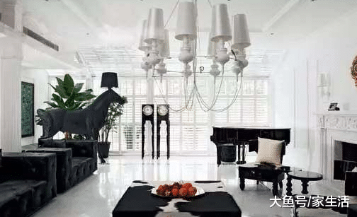 陆毅晒出自己的豪宅，小区门口看着很破烂，走进去才知是世外桃源