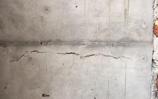 砸50万买80平地皮自建四层自建房, 地皮小还不能外飘, 造型太憋屈