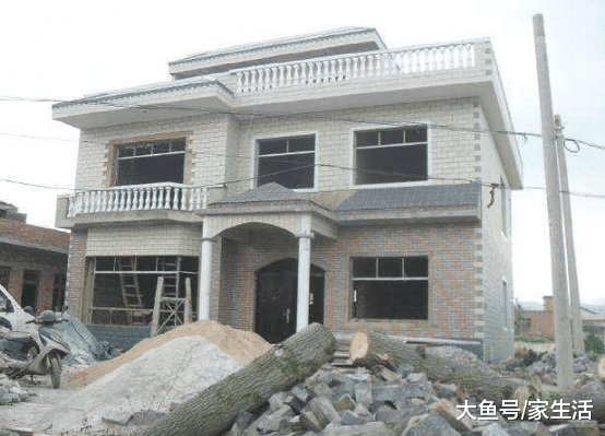 自建房外觀萬萬別蓋成這樣，老師傅一看就搖頭，住進去霉運連連