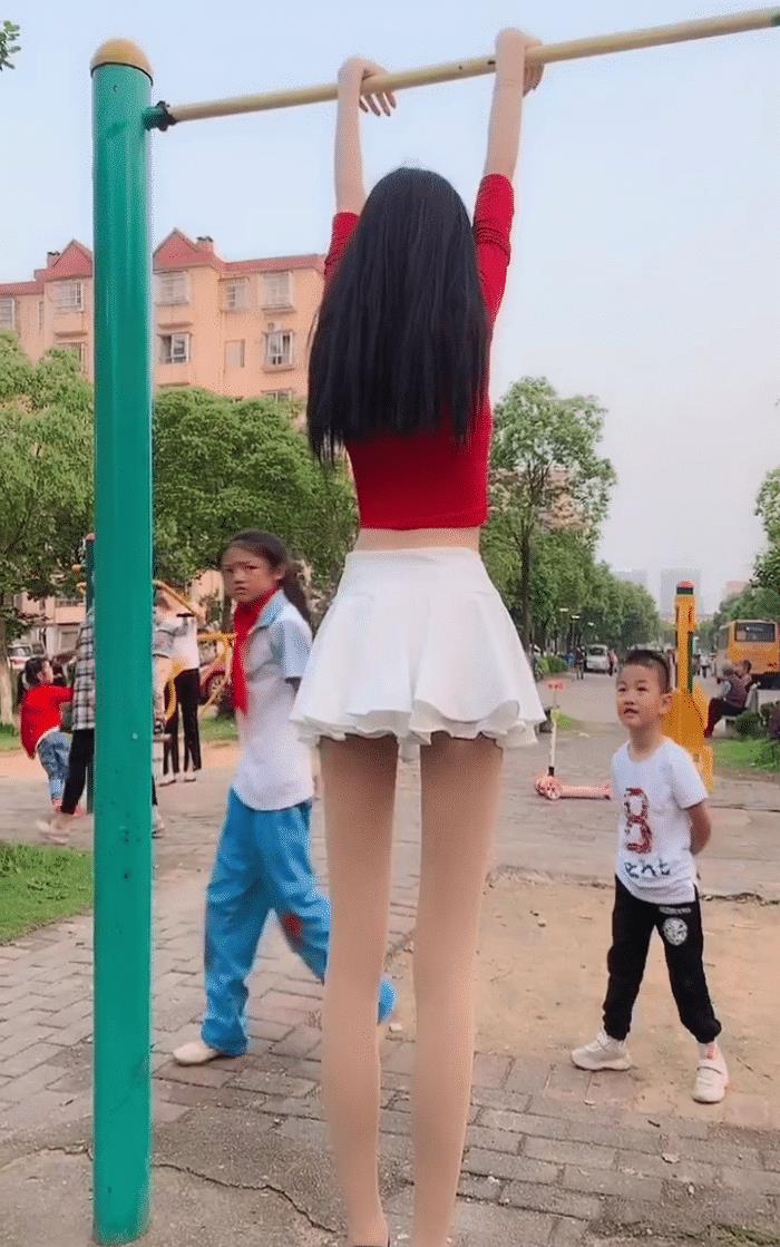 街拍：这位妹子，可别把小孩吓坏了