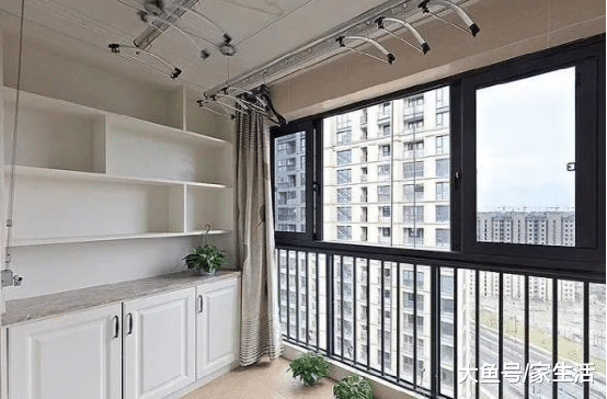 未来最流行的3种封阳台方法，不挡光线又新潮，年轻人都喜欢