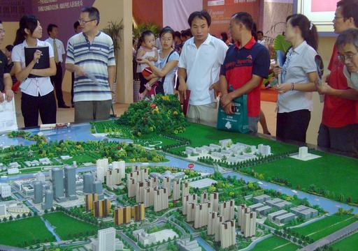 为什么法院拍卖的房产越来越多？比市场价还便宜，能不能买？