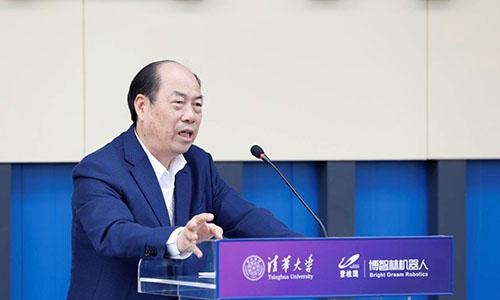 身价超1700亿，旗下有4万亿“不动产”，她将超越马云，成首富？