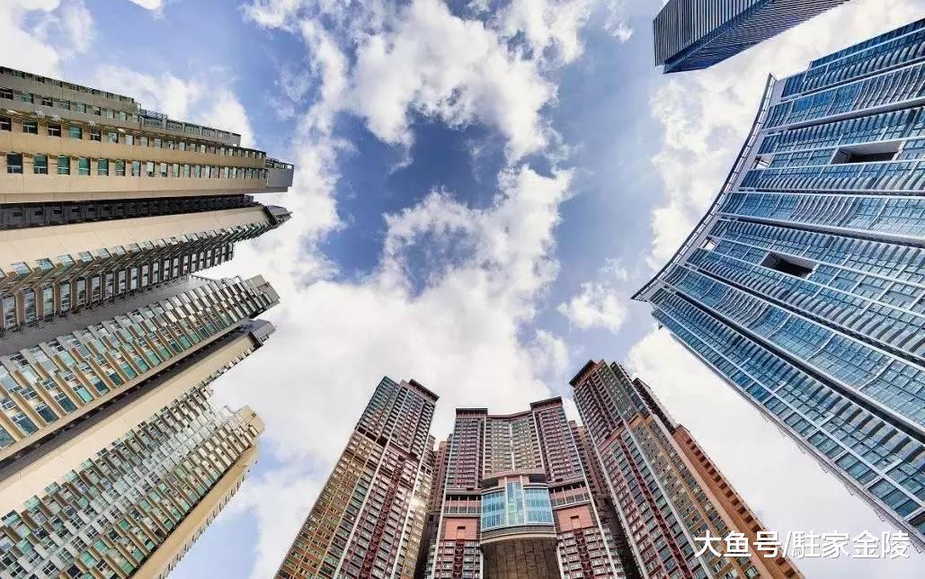 有钱是存钱还是买房, 相关人士: 不买房的都是傻子