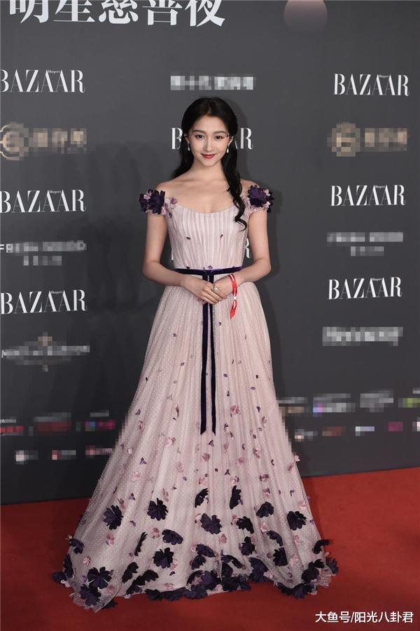 芭莎红毯亮点多:赵丽颖憔悴刘诗诗仙,一众女明星输给朗朗妻子