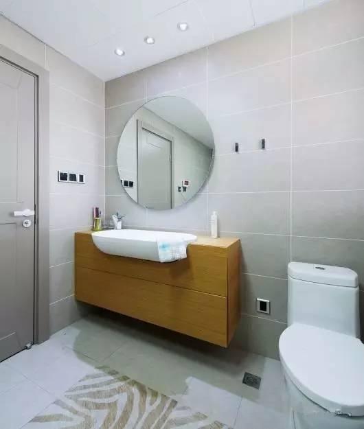 头一次见卫生间瓷砖这么贴，太漂亮了，朋友都抢着来他家上厕所