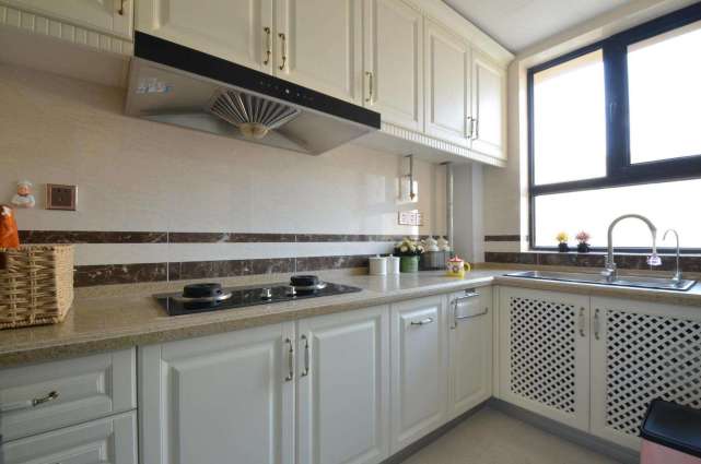 厨房安装白色橱柜就是大气, 难怪这么流行!