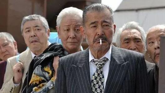 黑帮难做? 山口组成员邮局打工求生, 坦承吃不起饭了