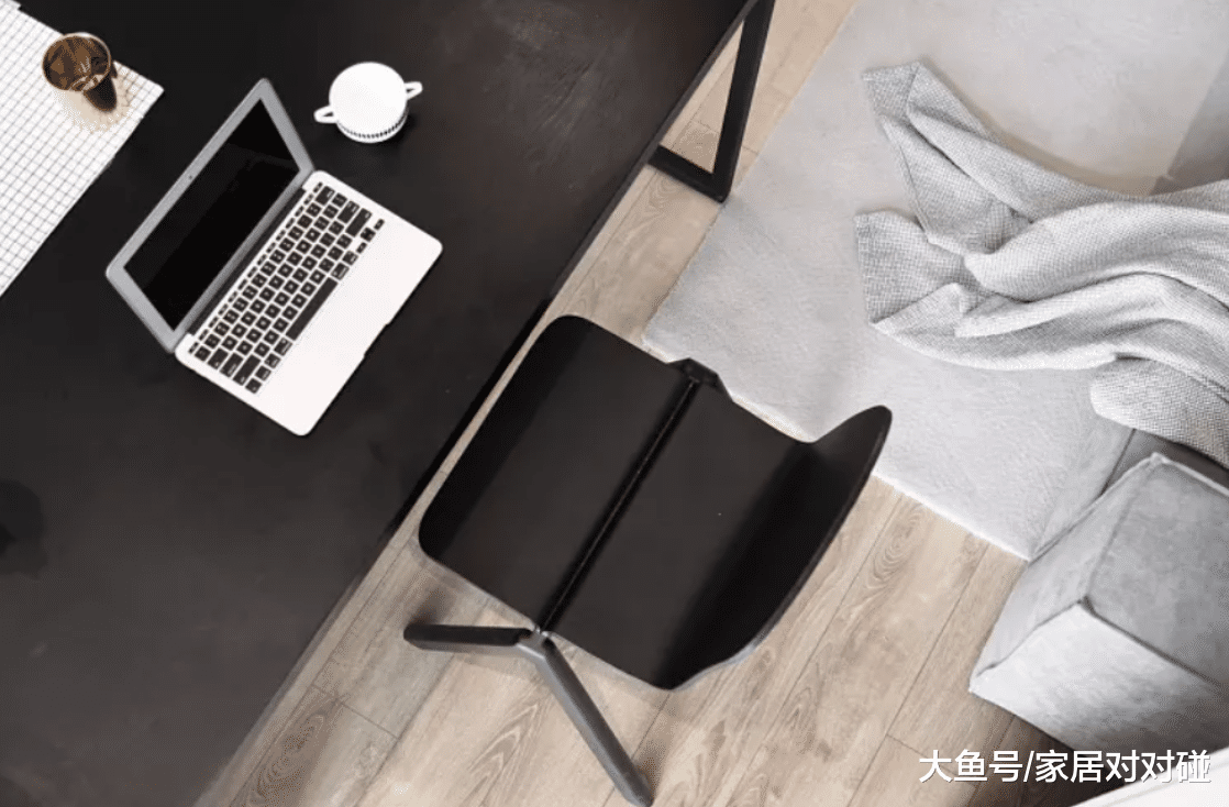 設計師自裝48㎡loft，全屋有質感極了！浴缸放在床旁邊，誰見過？