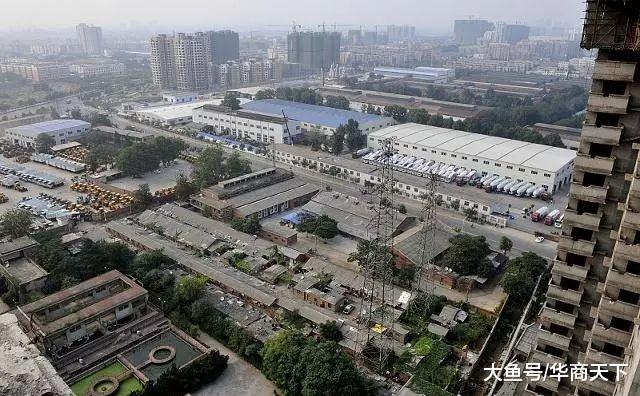 租房难，被房东赶来赶去；买房更难，凑了首付，每月工资不够房贷