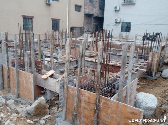 49万自建三层半小洋房, 楼层比邻居高了50公分, 邻居看后非常不开心