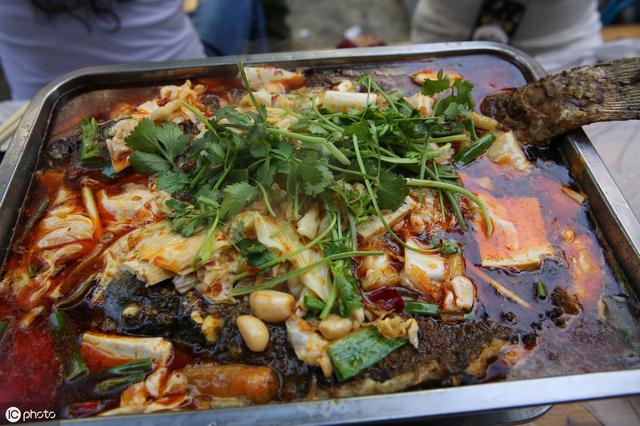 张一山去杨紫饭店吃完就走，服务员：习惯了，网友：一家人提啥钱