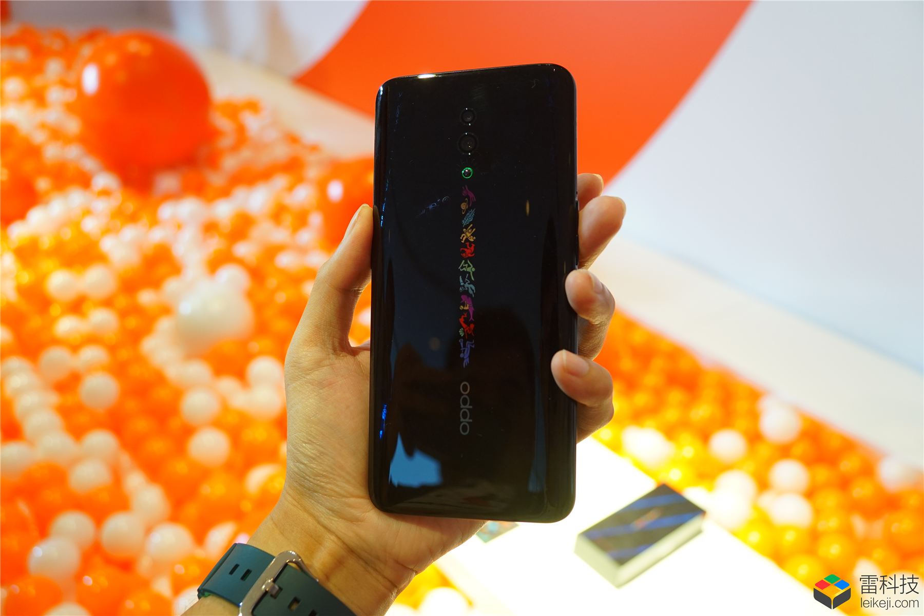 OPPO Reno系列新机三连发：活力珊瑚橙+酷炫灵感版来袭