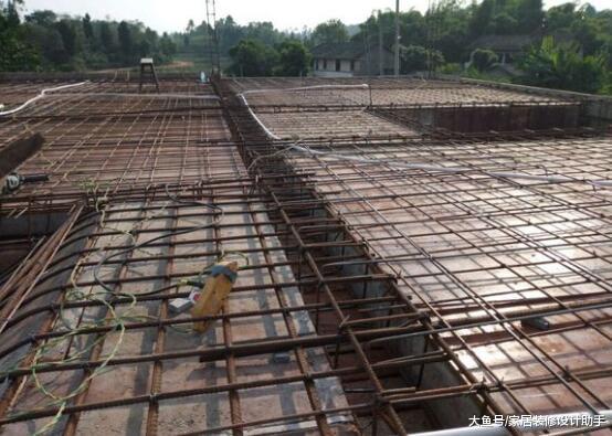和姐姐商量一人拿24万回农村替父母建房养老, 姐夫反对无效生闷气