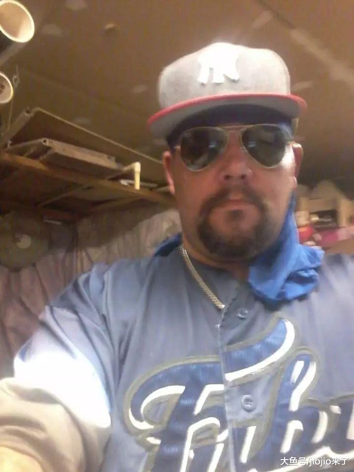 爱狗如命的他竟然愿意献出所有财产，只为找到他失踪的爱犬……