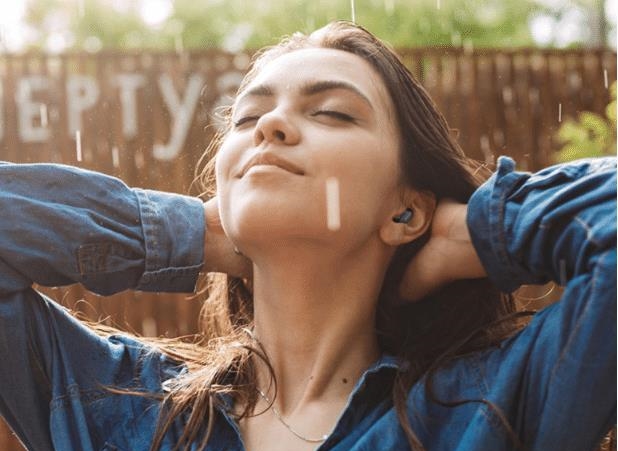 阿里智能声控蓝牙耳机成网红，人气排行榜１０强，吊打华为苹果！