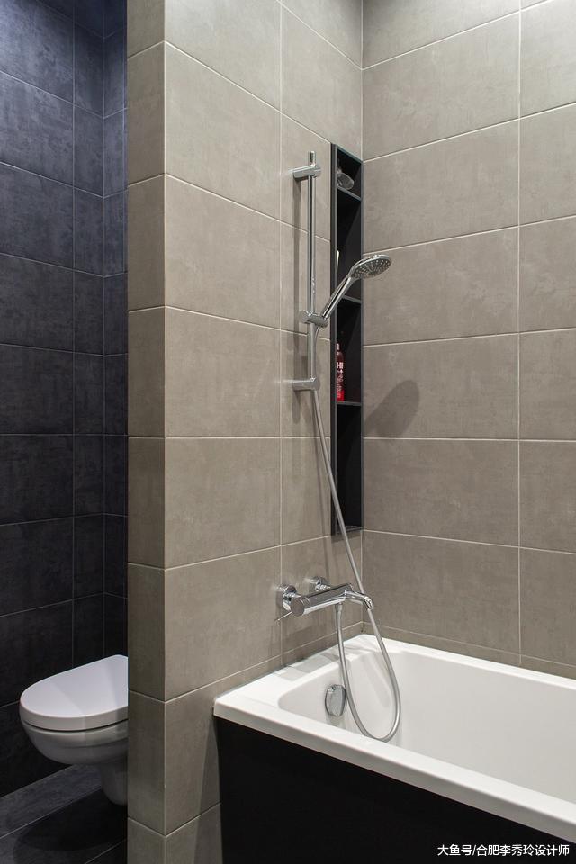 单亲妈妈带孩子住35㎡老房，厨房放玄关阳台抬高20公分，终于有卧室了