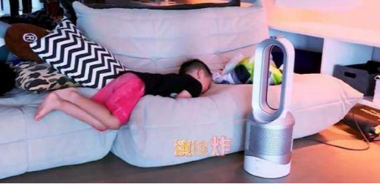 晒陈小春住的豪宅，在香港住价值过亿的房子，如今过上富豪生活了