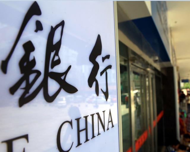 二手房交易，先付钱还是先过户？过来人：按这个流程不易出错