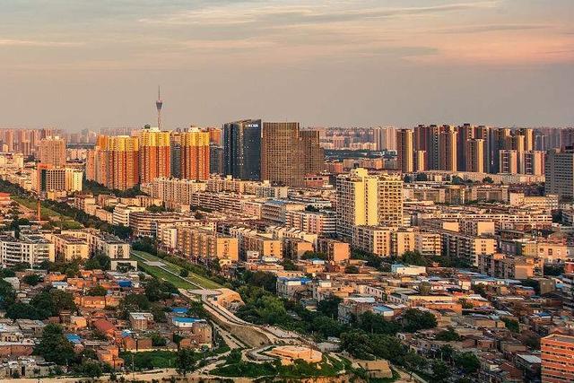 专家：把房地产作为基础产业的论调是错的，房地产以居住价值为主