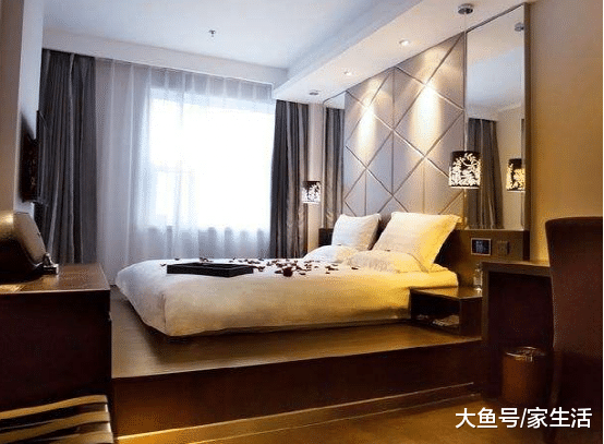 卧室现在装修不流行买大床了，让木工这样设计，好看又实用