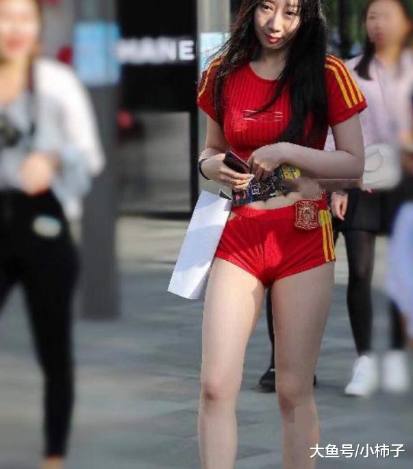 说实话，这样丰腴的小姐姐，一天的工资不少吧？