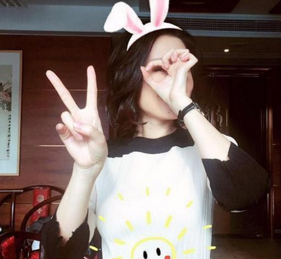 带你看看刘敏涛住的豪宅，在家喜欢作画，平时爱好写字