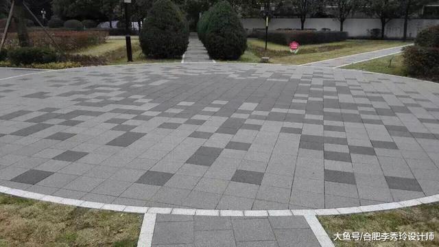 院子里铺这种砖漂亮实用，吸水快不积水，使用寿命是透水砖的3倍