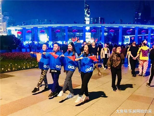 昨晚一高兴，中央大街又满了！20万人！还有一个网红打卡处人更多