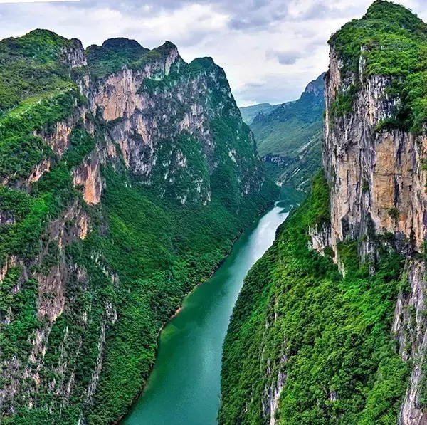 中國最低調的一個省，經濟增速全國第一，擁有多項世界遺產，全年美得無死角！