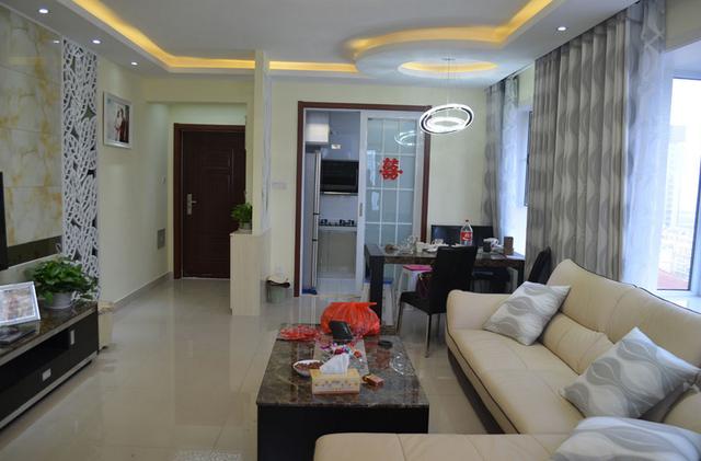 为了讨老婆结婚，我贷款几十万在市里买了房，可现在竟开心不起来