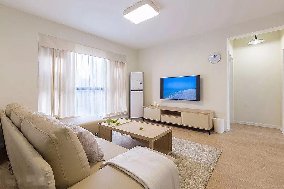 客厅装吸顶灯，虽然简单，却更实用！