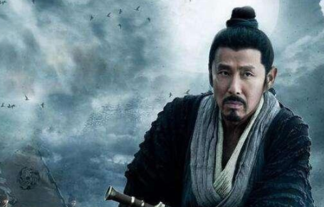 刘邦称帝，父亲行跪拜之礼时是怎样避免场面尴尬的？