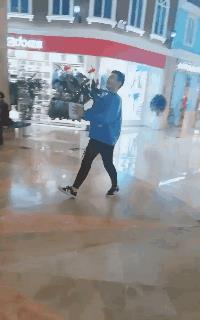 爆笑GIF图：如果你想和女朋友分手了可以试试这个大招!