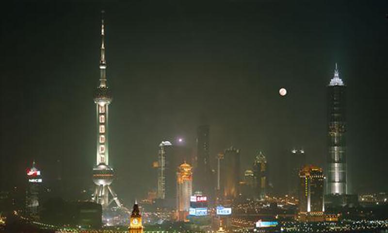 从月球上看地球会是什么景象？