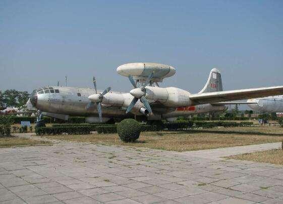 ＂在15个月内，投入170000吨航弹，炸死40万人，让900万人无家可归＂