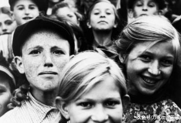 二战时期，德国为何如此憎恨犹太人？网友：不忍直视