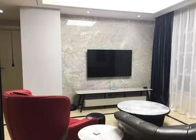 终于入住新家，装修花了25万，客厅真上档次，邻居都羡慕！